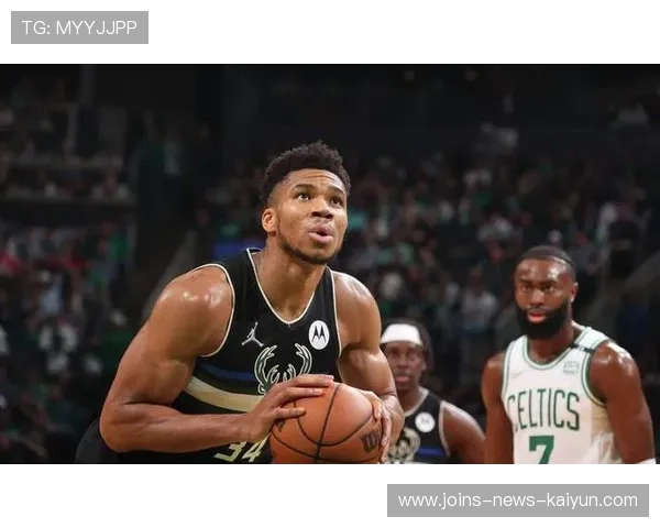 字母哥给球队写激励话，挂更衣室中被拍照传播